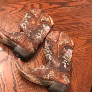 Brown embroidered cowboy boots